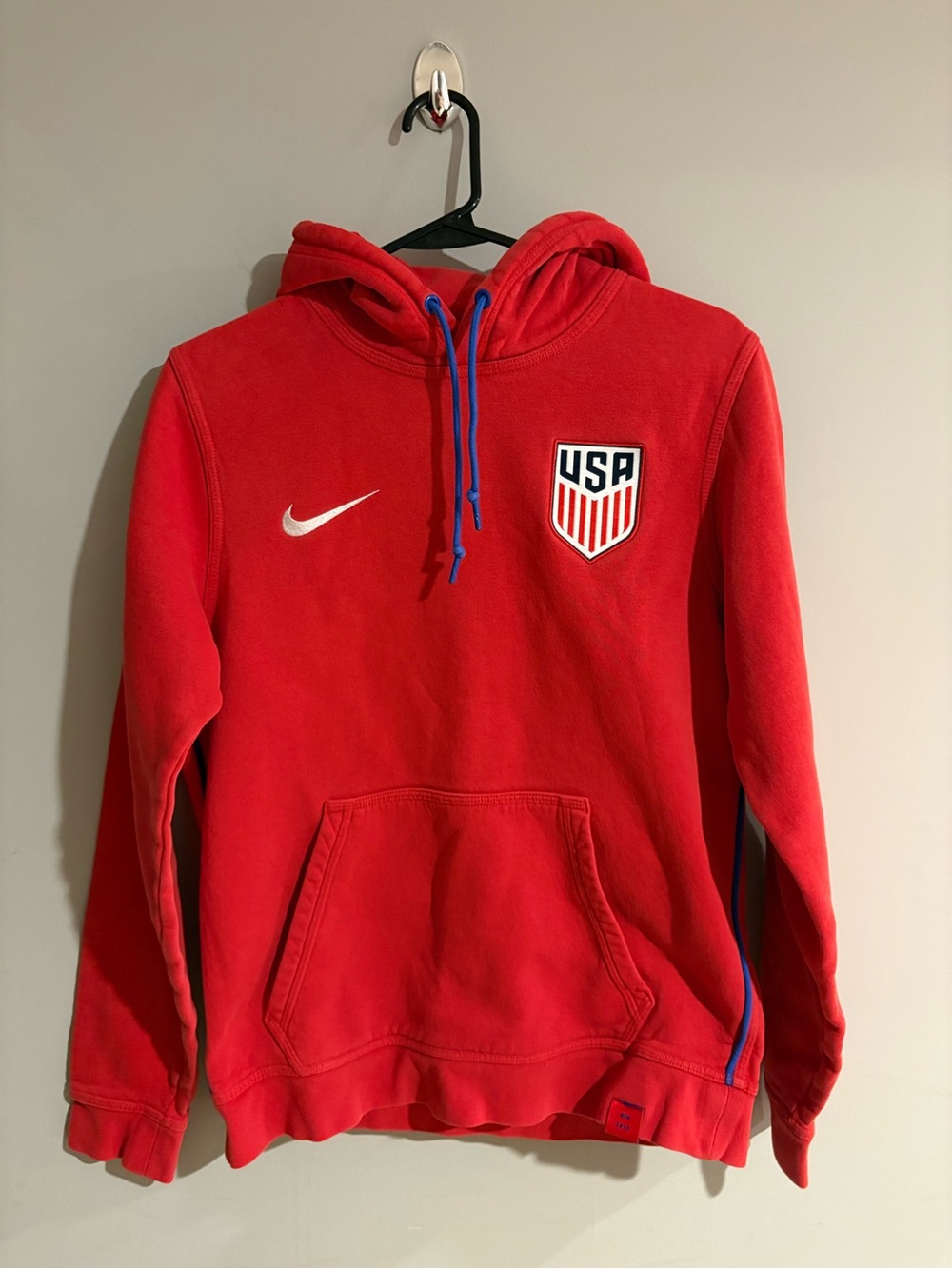 Nike USA Soccer USMNT Red Pullover Hoodie Men’s Small Embroidered Crest